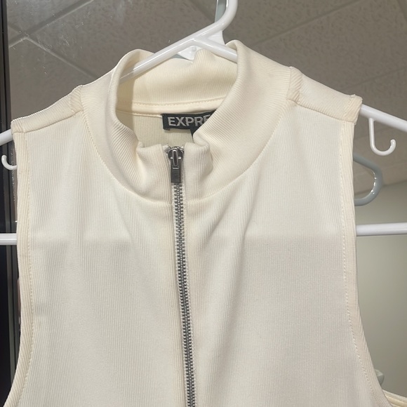 NWT- Express Knee Length White Bodycon Dress with Front Silver Zipper - Picture 5 of 7